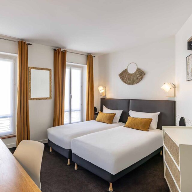 Arrivez à l'heure qui vous convient : votre chambre sera prête dès 14h, et nous gardons vos bagages en toute sécurité si vous arrivez plus tôt. 

Arrive at the time that suits you: your rooms will be ready from 2 PM, and we will safely store your luggage if you arrive earlier.

#CheckInFlexible #ArrivéeAnticipée #ServiceBagagerie #AccueilChaleureux #Confort #VoyageFacile #SéjourSansSouci #Hospitalité