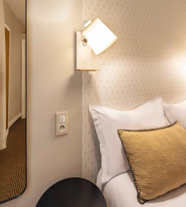 La nuit tombe sur Paris… reposez-vous et rêvez en grand ! 

Night falls over Paris… rest well and dream big!

#hotelaramis #ParisHotel #BonneNuit #ParisVibes #SweetDreams