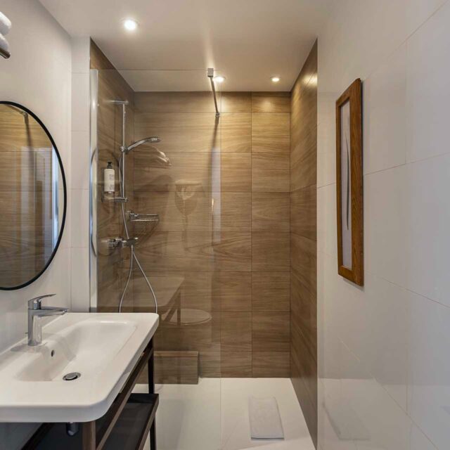 Un petit coin de bien-être au quotidien 🌿

A little corner of daily bliss 🛁 

#bathroomgoals #CozyVibes #HomeSanctuary #RelaxAndUnwind #BathroomInspo #DailyComfort #SimpleLiving"